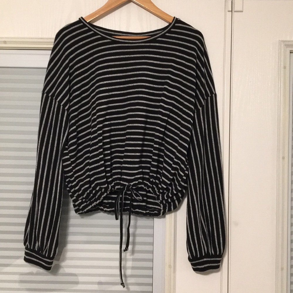 ⬇️PRICE DROP⬇️ Forever 21 Cropped sweater